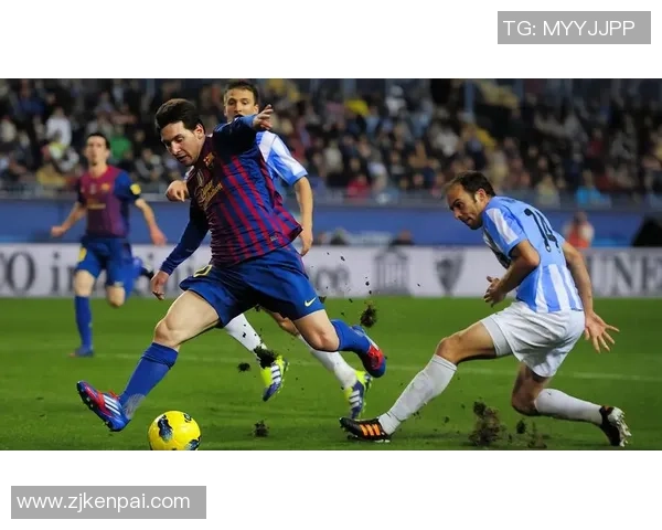 马拉加与巴萨罗那激战正酣双方争夺胜利的精彩瞬间回顾